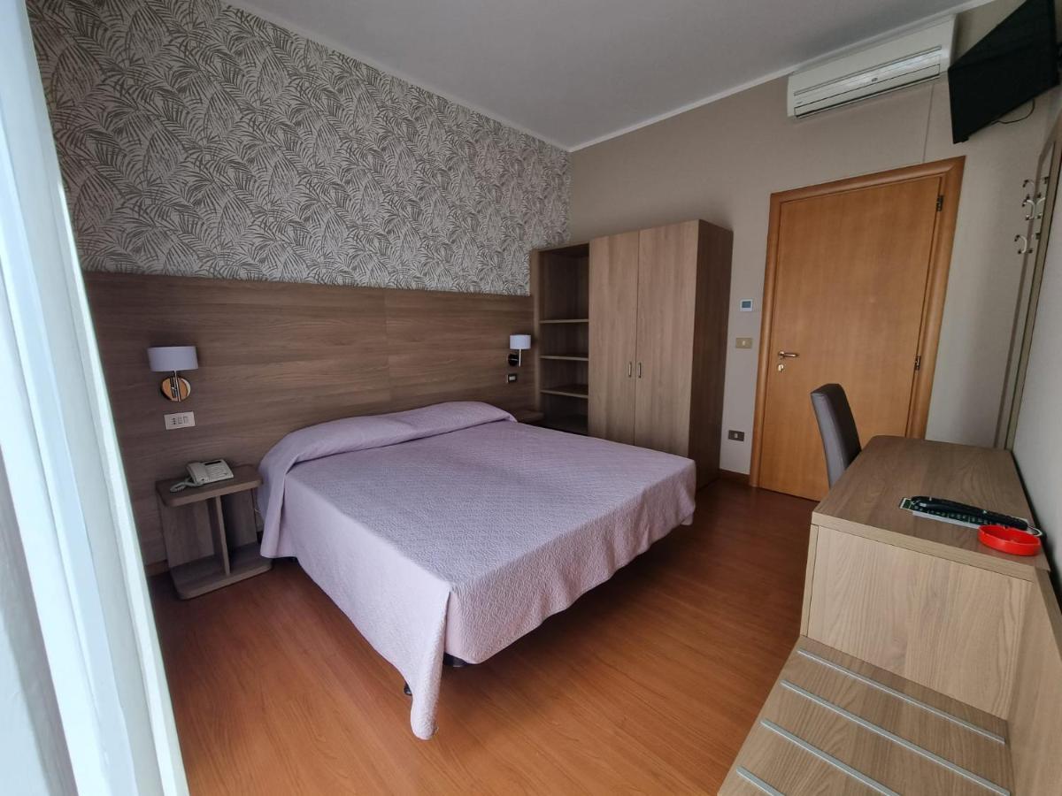 Hotel Fornaci Peschiera del Garda Bagian luar foto