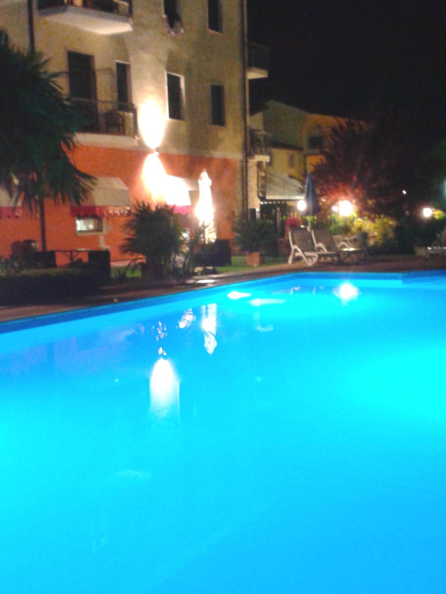 Hotel Fornaci Peschiera del Garda Bagian luar foto
