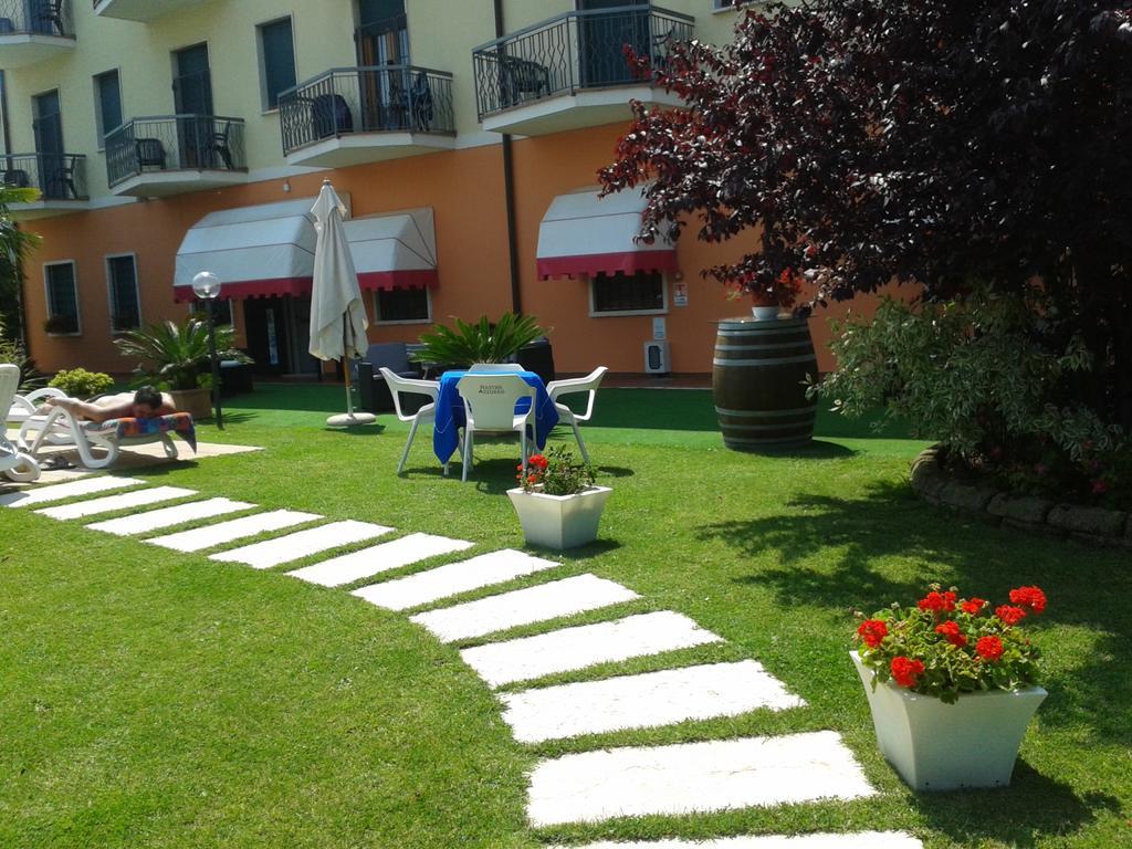Hotel Fornaci Peschiera del Garda Bagian luar foto